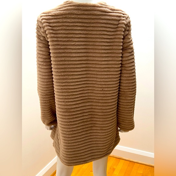 BB Dakota Fun Fur like a wide corduroy look coat, super cozy … - Picture 2 of 5